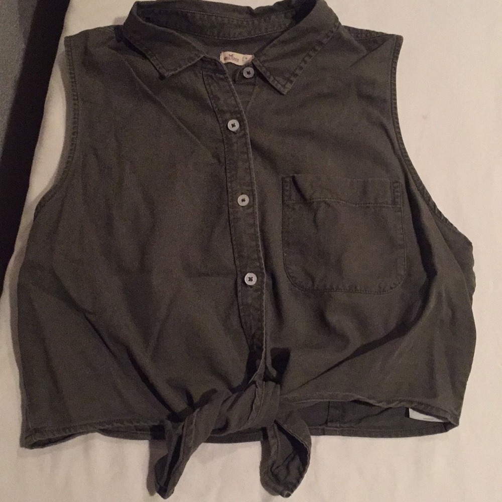 SOLD!!!🐾Hollister Top🐾3/$15